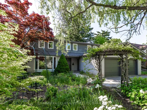 1033 Fair Birch Dr, Mississauga, ON L5H 1M4