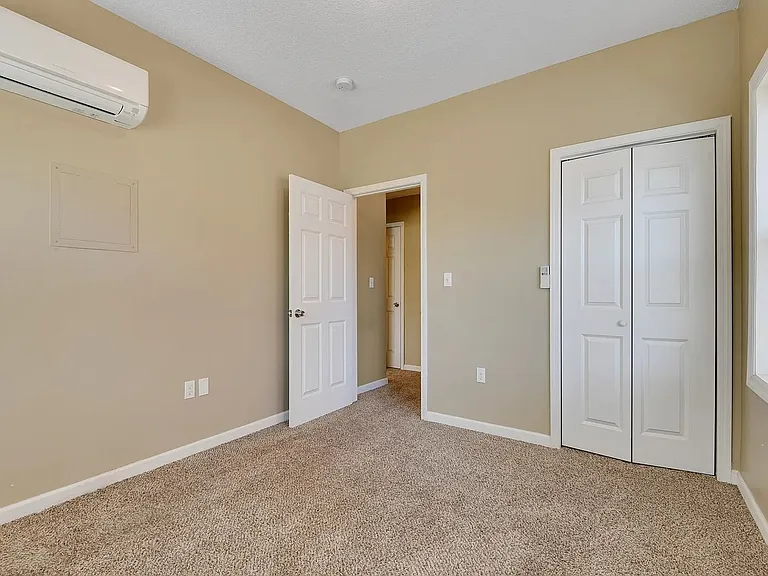24 E Linwood Blvd — Photo 6
