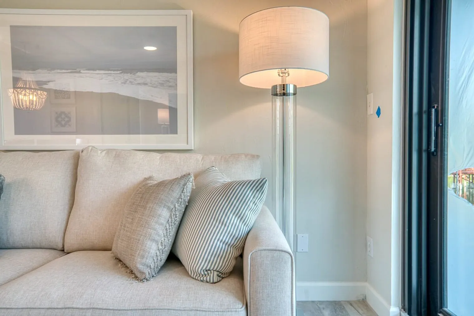 2 bed, 2.0 bath, 947 sqft, $5,173 — Photo 2