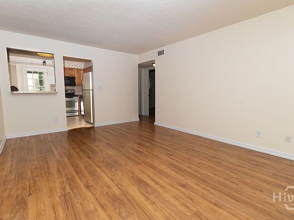 5th image of 195 Sycamore Drive