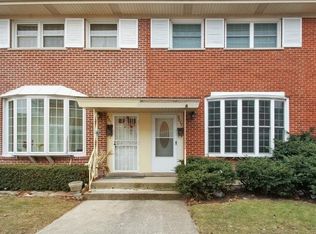 8877 N Grand St, Niles, IL 60714