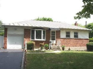 1 N Hill Dr, East Northport, NY 11731