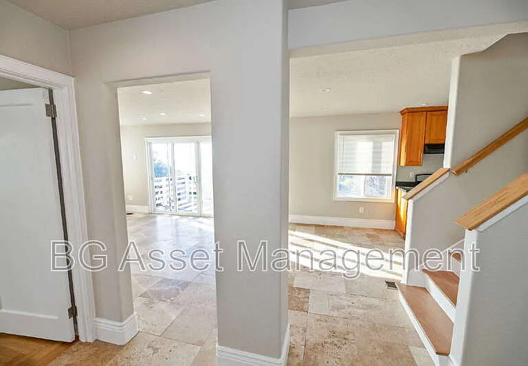 1723 Bayo Vista Ave — Photo 4