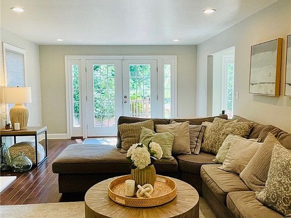 5th image of 28000 Fairmount Blvd