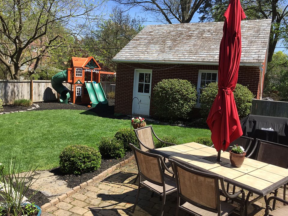 2nd image of 301 S School Ln