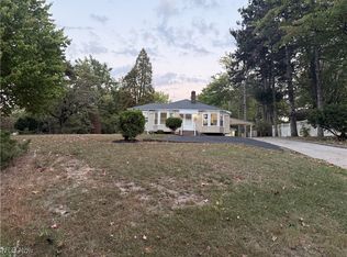 6475 Broadview Rd, Seven Hills, OH 44131