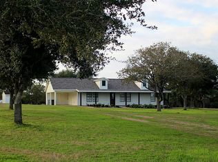 1440 Oakridge Rd, Weimar, TX 78962