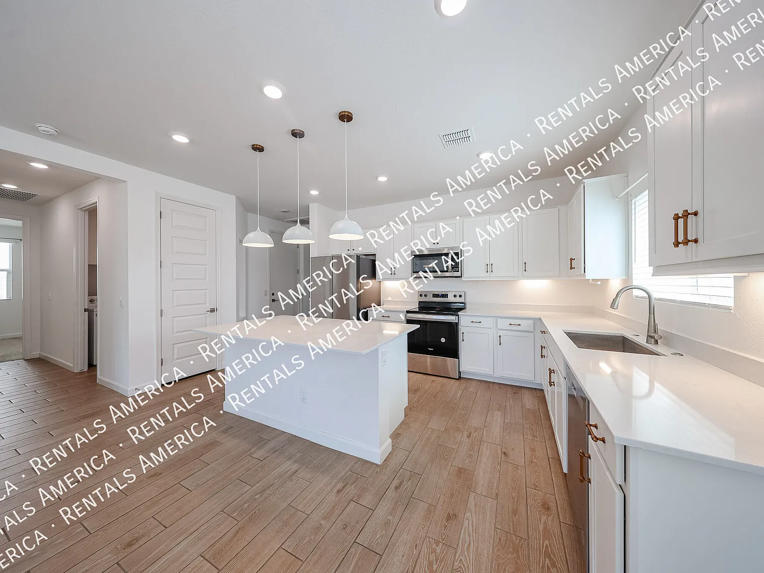 Beautiful 4-Bedroom Home with Loft & Water Softener — Photo 1