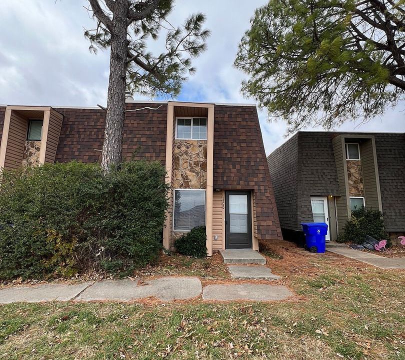 1st image of 1240 Northcliff Ave