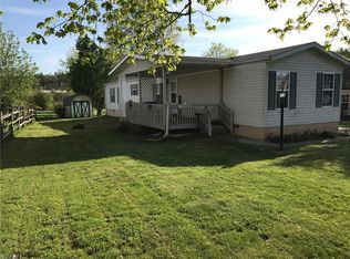 512 Holiday Ave, Uhrichsville, OH 44683