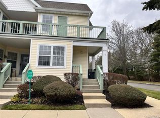 9 Commodore Cir, Port Jefferson Station, NY 11776