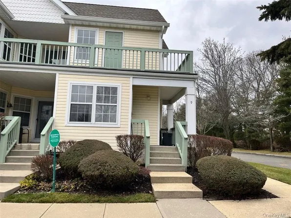 9 Commodore Circle, Port Jefferson Station, NY 11776