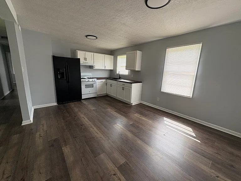 406 Cary Dr — Photo 8