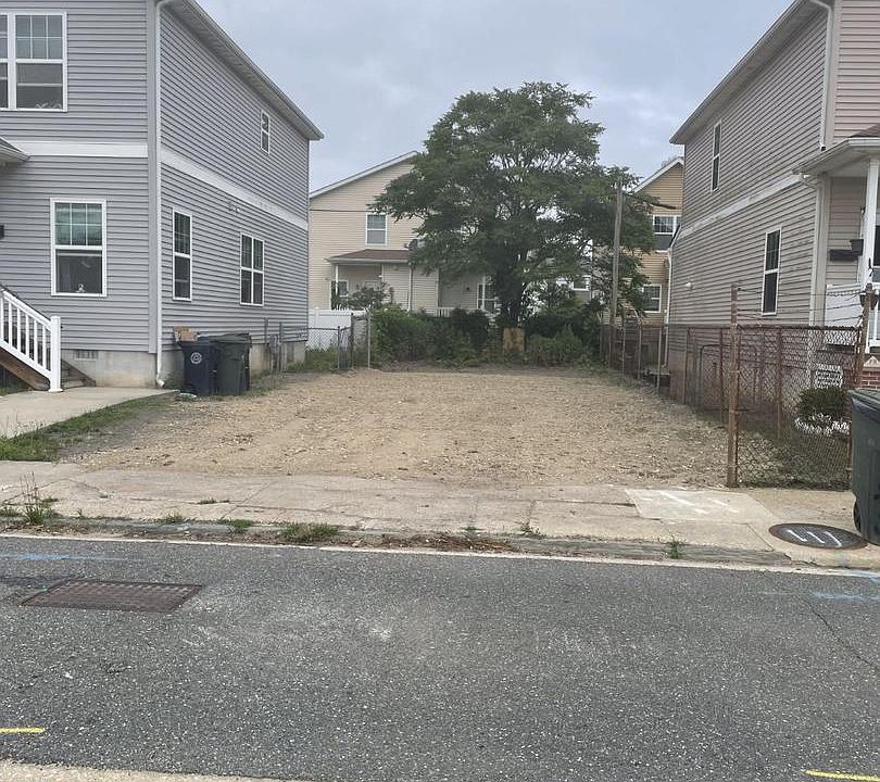 1st image of 113 N Congress Ave