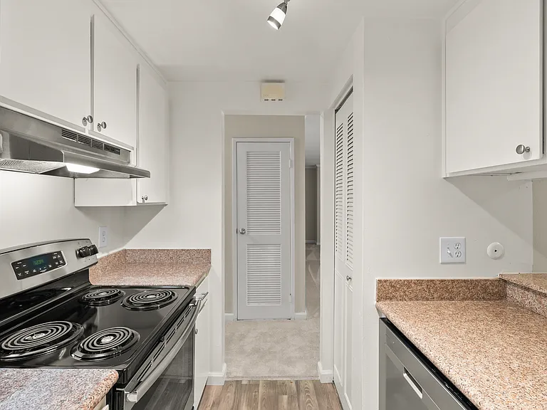Sycamore Green Apartments — Photo 36