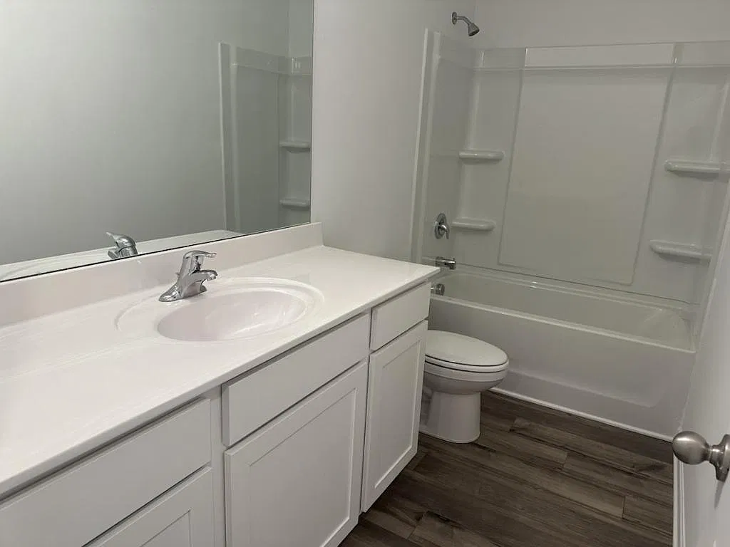 2069 Boxwood Cir SE — Photo 2