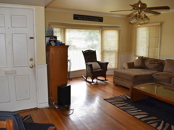 3rd image of 4707 Canehill Ave