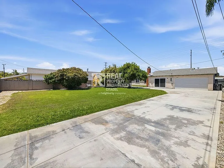 5082 Edinger Ave — Photo 33