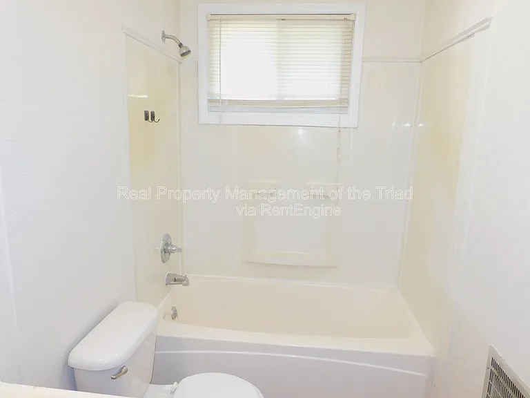 2300 Willow Rd — Photo 13