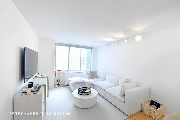 Rented by Peter Ashe | media 19