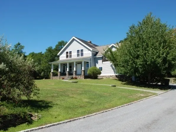 https://photos.zillowstatic.com/fp/0ca479d8b8c2767ce5181ef69ee8ab6c-p_e.webp