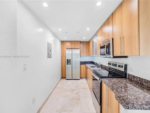 7501 E Treasure Dr #7M — Photo 6