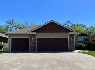 4536 SW Woods Dr, Topeka, KS 66610