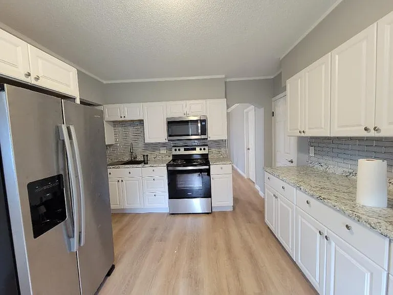 30 Beacon Ave — Photo 18