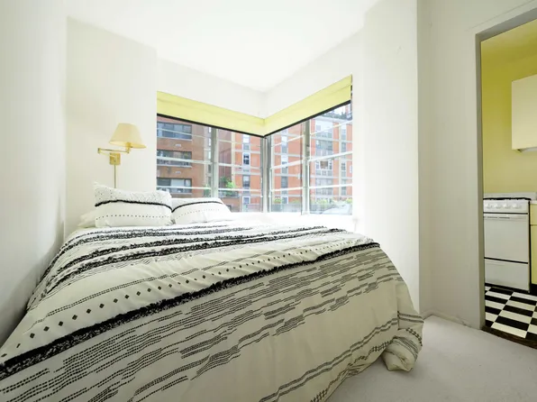 430 East 56th Street image 8 of 19