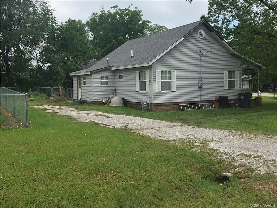 2nd image of 702 N 9th St