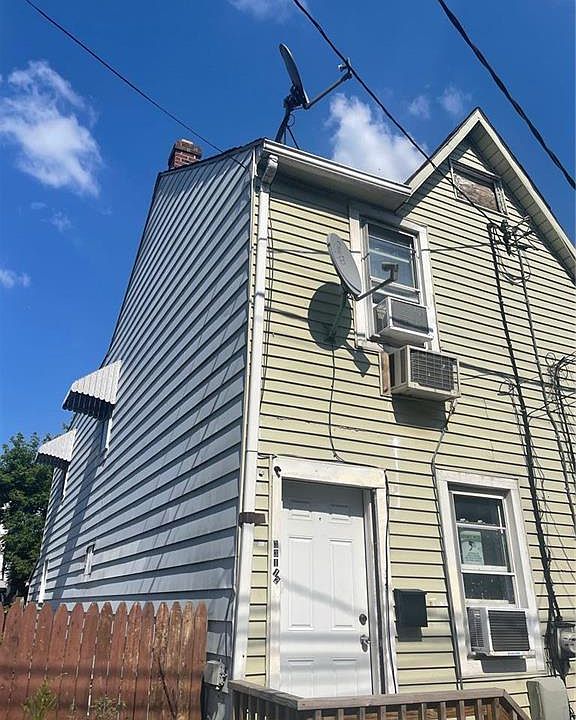 2nd image of 331 Grant St