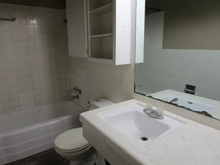 700 S McGee St #202 — Photo 6