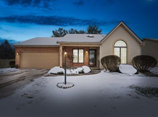 6020 Old English Ct, South Bend, IN 46614