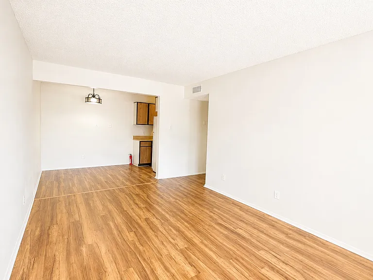 620 Londonderry Ln #202 — Photo 10