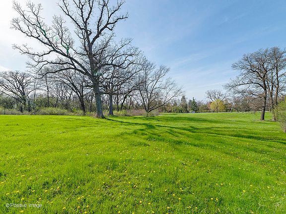 3rd image of 215 Oak Brook Rd