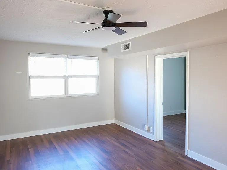 111 N Calhoun St — Photo 1