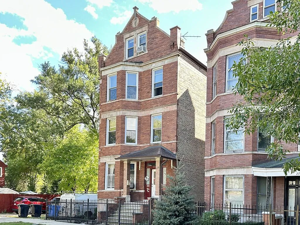 Appealing 3 Bed, 1 Bath at 16th + Washtenaw (Douglas Park) — Photo 1