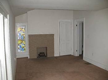 4th image of 610 W 6th St