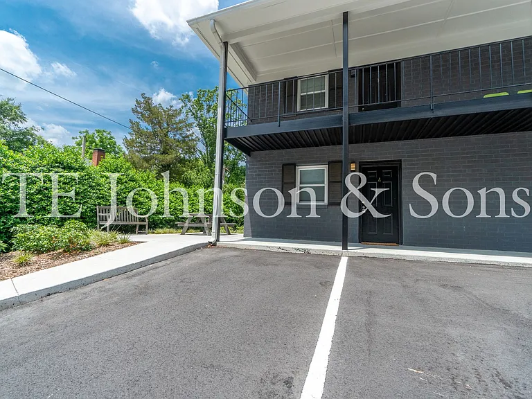 651 Summit St #A — Photo 6