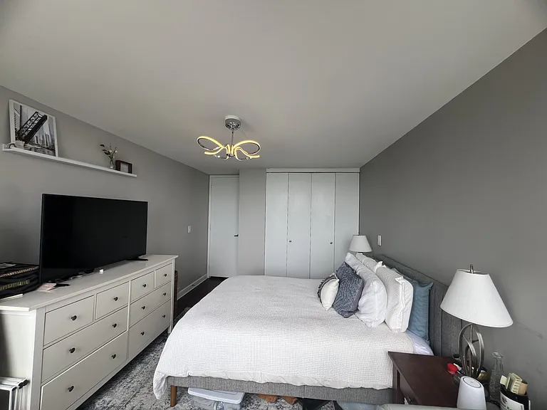 1660 N La Salle Dr #2405 — Photo 13