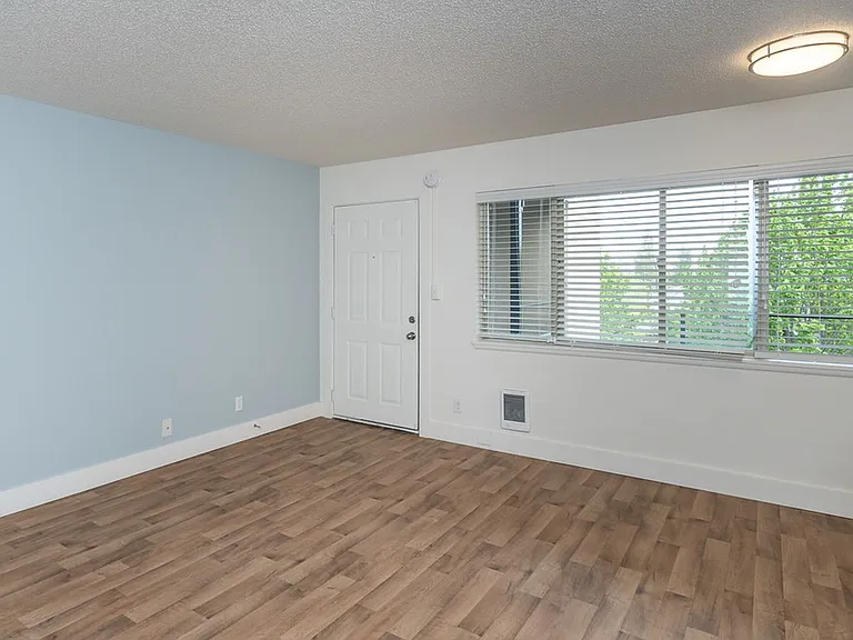 Uptown 7 Apartments — Photo 27