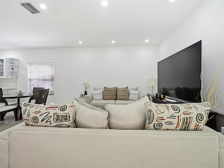14030 SW 49th St #10 — Photo 5