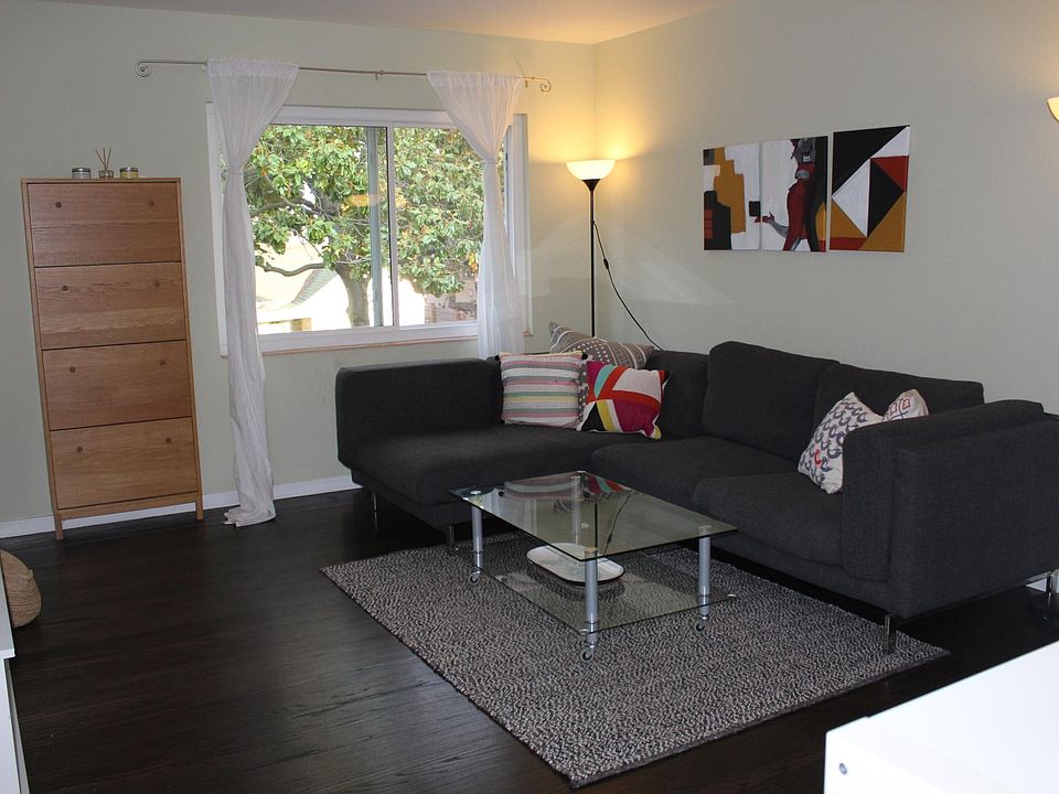 1st image of 458 Fernando Ave