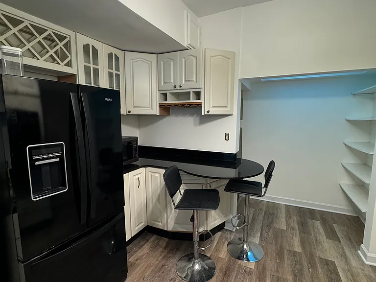 547 W Surf St #B — Photo 7