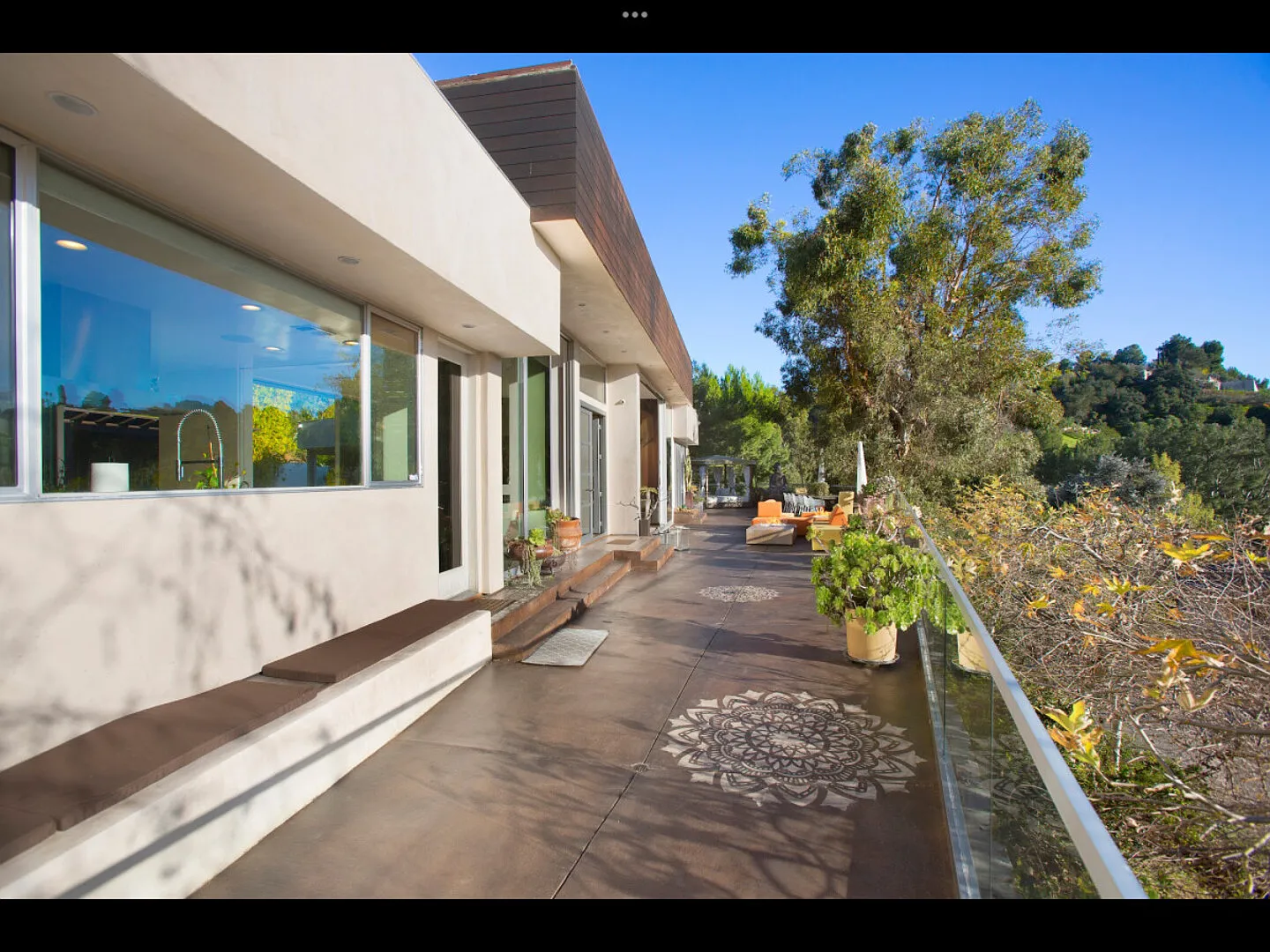 Luxurious 5BR Villa in Beverly Hills — Photo 2