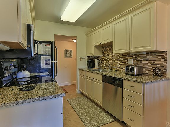 4th image of 452 Driftwood Bay #96C