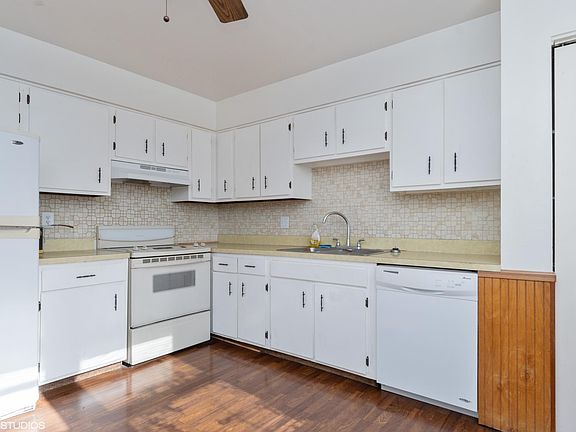 3rd image of 2228 Brentwood Ave