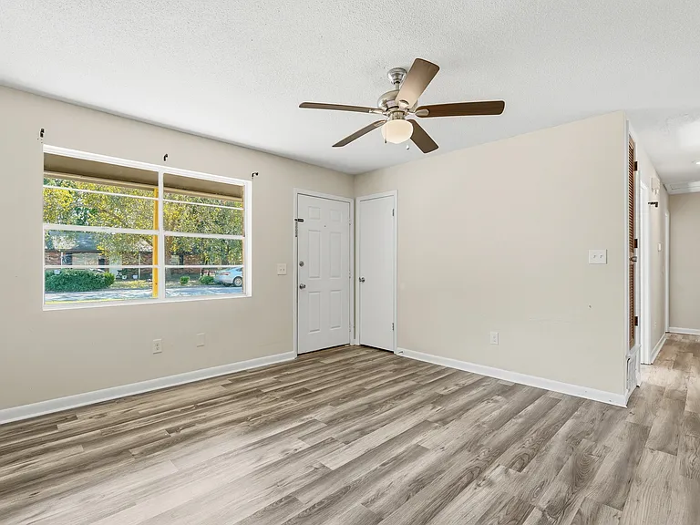 234 Deerwood Dr — Photo 9
