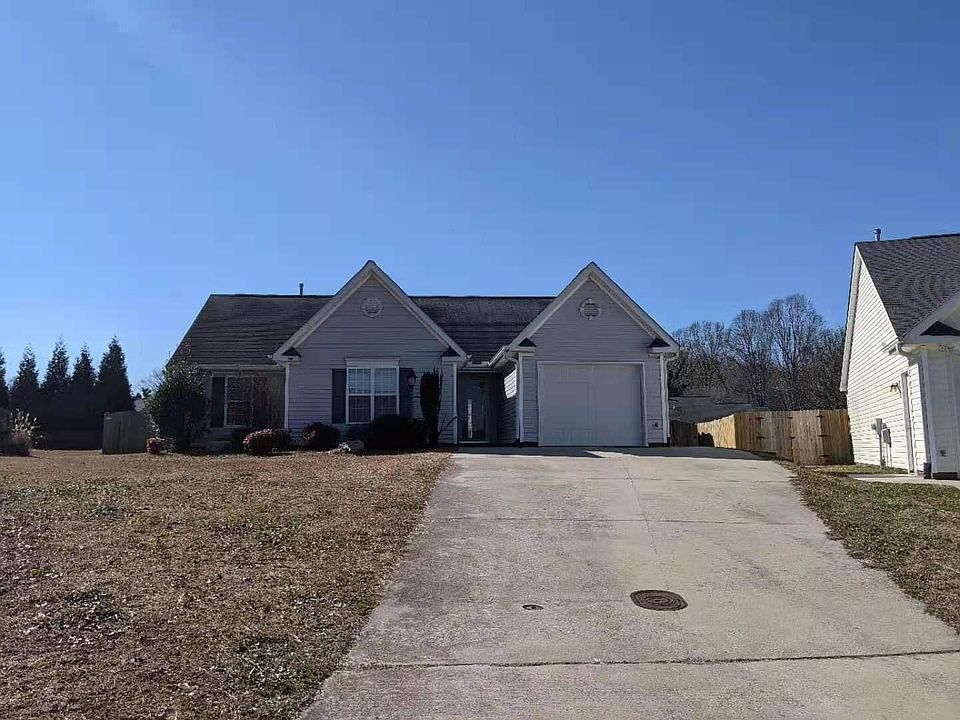 House rests on a cal de sac