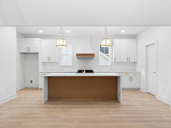 4th image of 6821 Lakeshore Dr